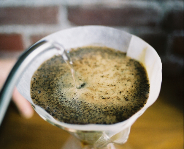نحوه دم کردن قهوه با قهوه ساز کمکس
